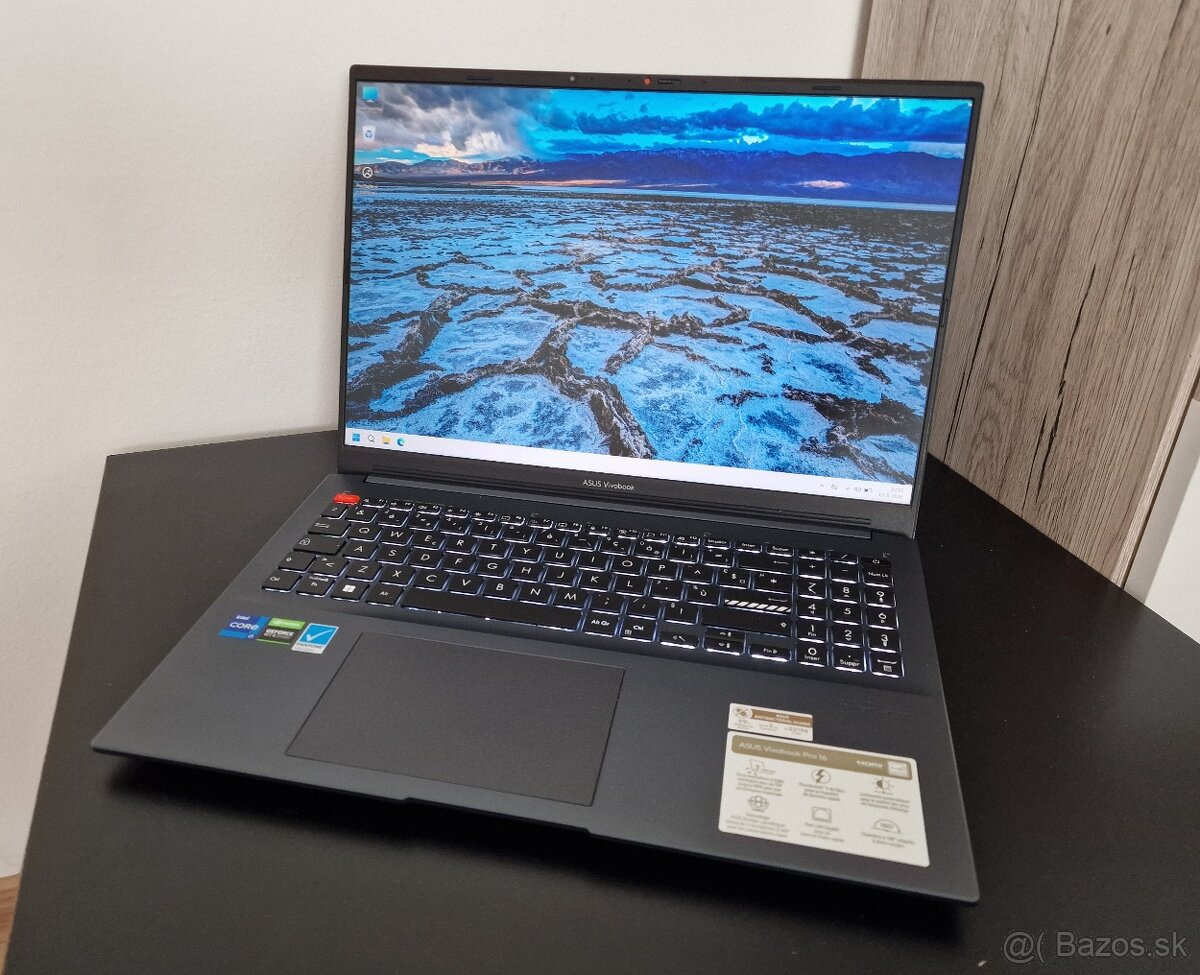Herny 16" Asus vivobook pro 16