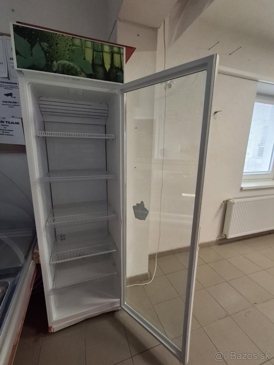 Presklenena chladnicka ako nova