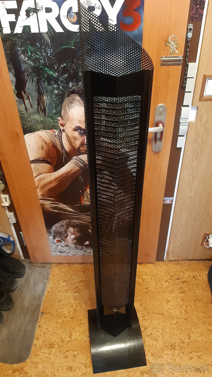 Predám železný stojan na CD výška160cm.