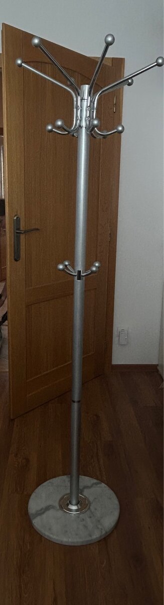 Predám vešiak na bundy