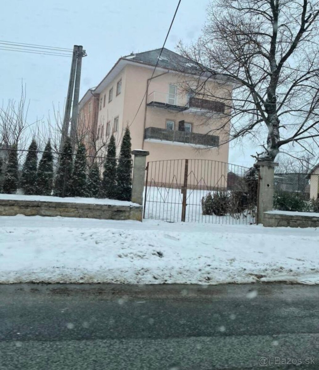 Priestranný mezonetový byt + dvojgaráž + záhrada