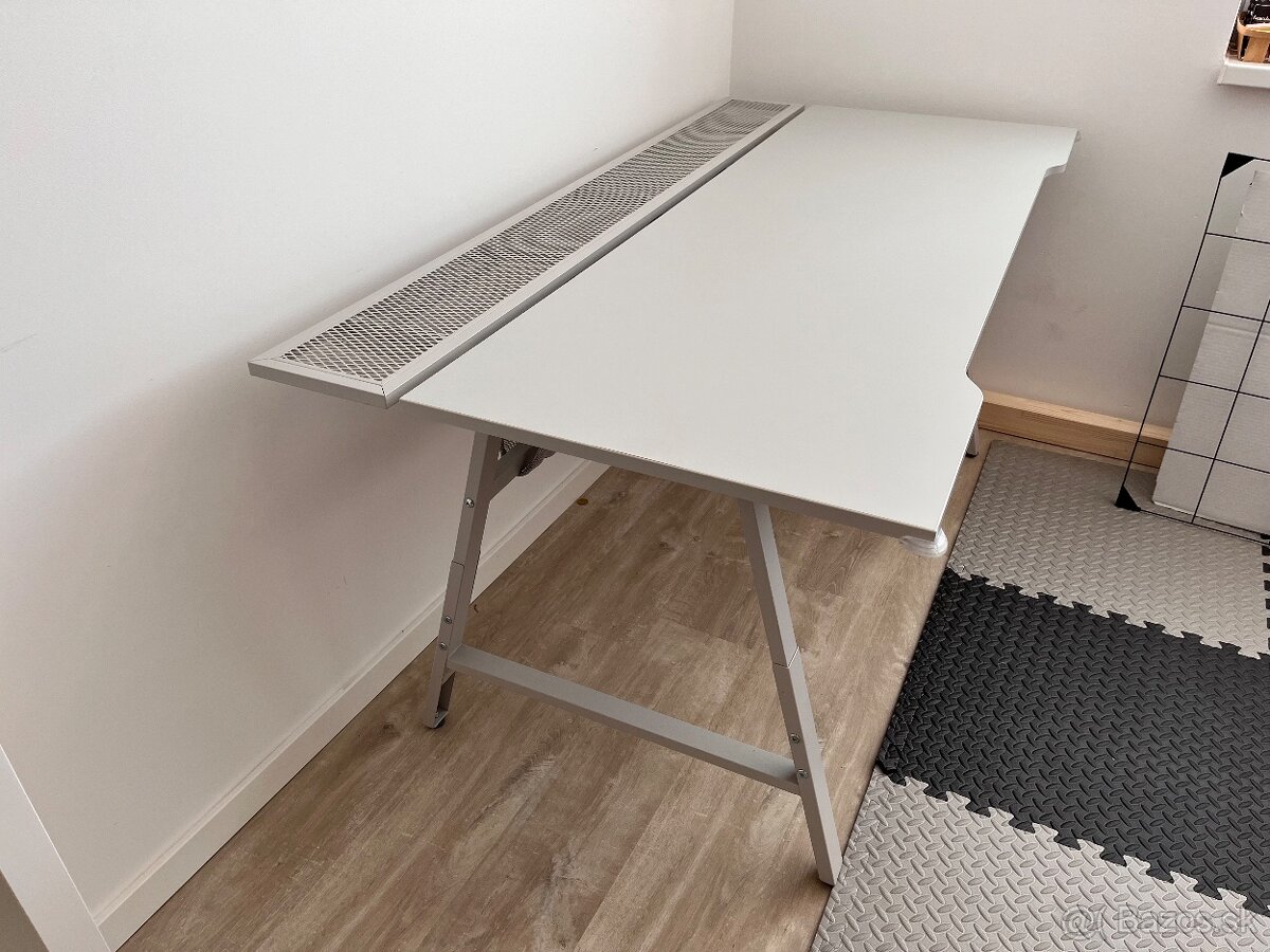Predám Hráčsky stôl Ikea UTESPELARE