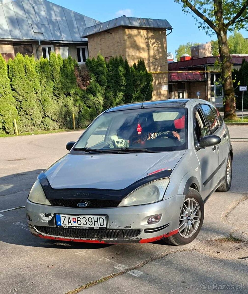 Zdravím predám auto na súčiastky