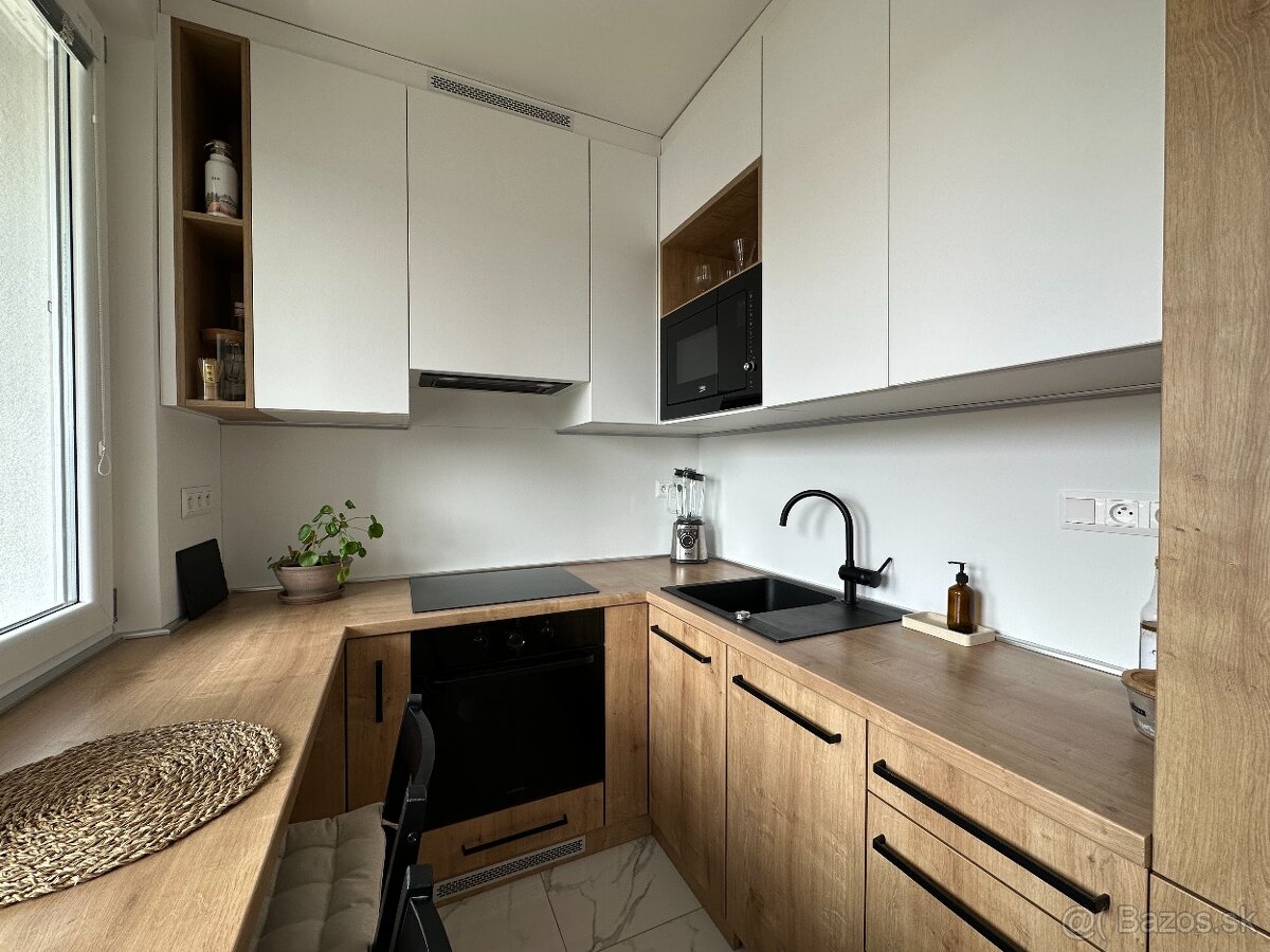 Útulný a svetlý 1-izbový byt v srdci Rače