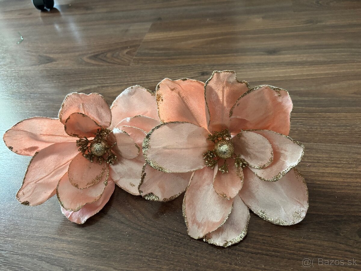Dekoračné kvety so zlatým lemom – ružové, elegantné (na klip