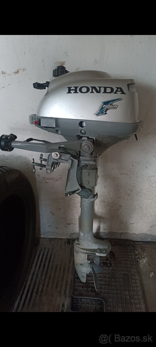 Lodný motor Honda 2,3.