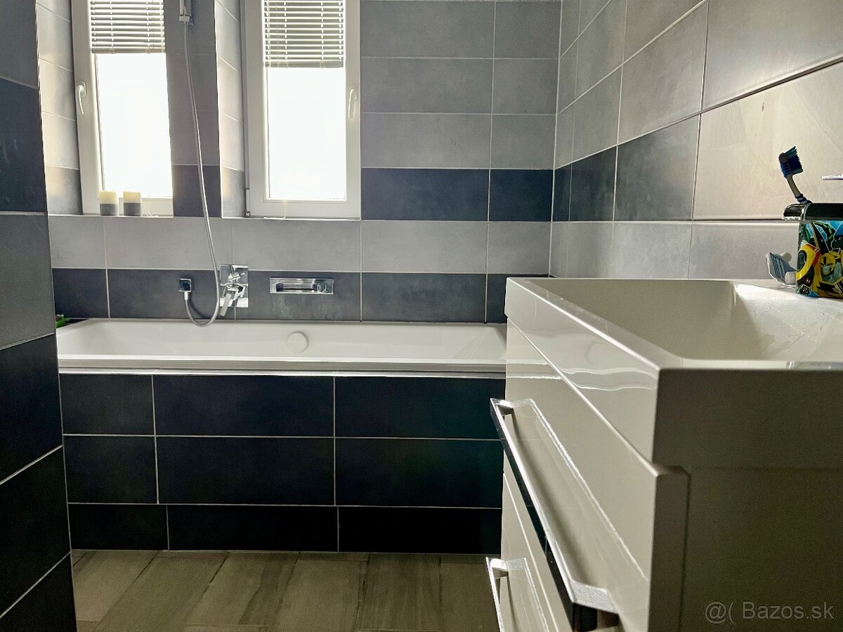 2 izbový byt v centre Nitry pri parku (tehlová bytovka)