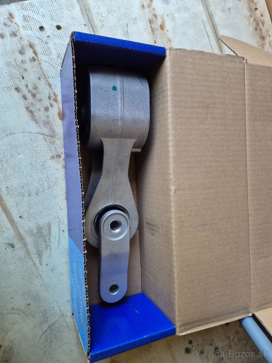 Spodny silenblok motora