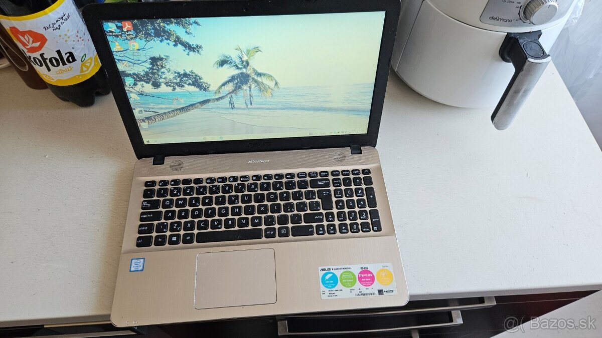 Starší notebook Asus 541 - funkčný, dobrá batéria