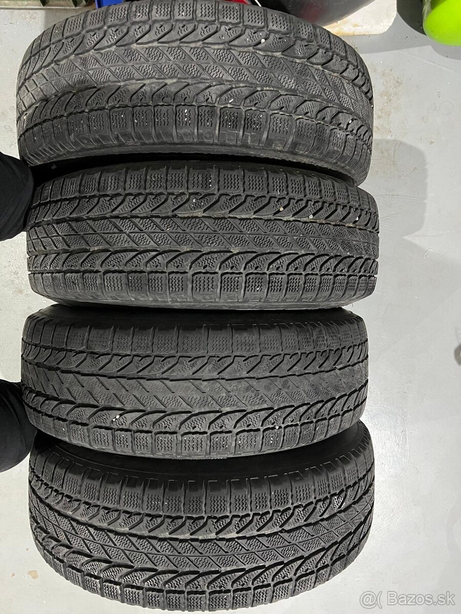 Celorocne pneu BFGoodrich 215/70 R16 M+S SUV
