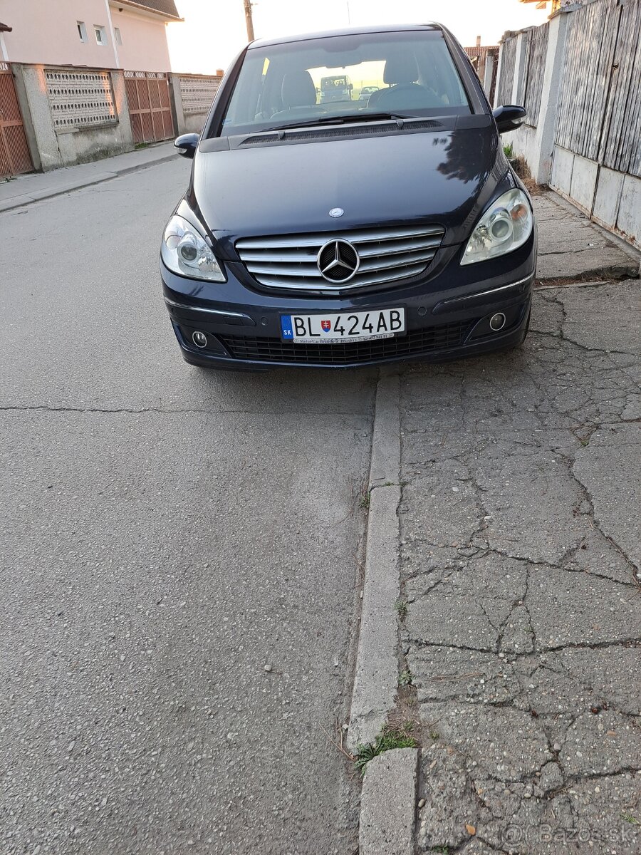 Mercedes B