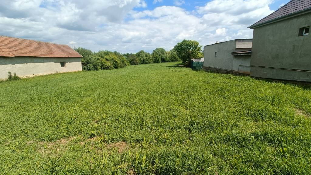 Hajná nová Ves - pozemok na výstavbu RD, 880m2
