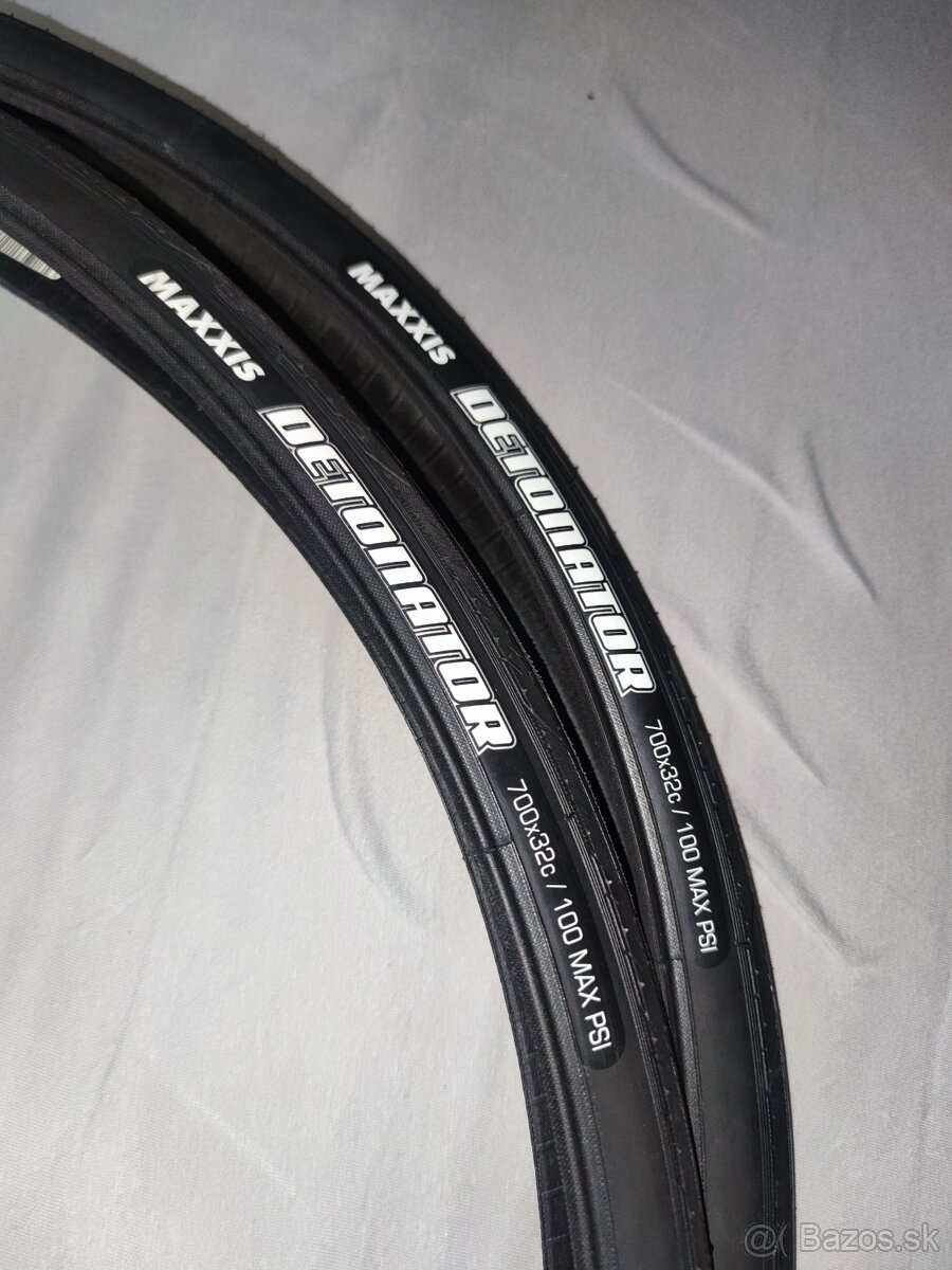 Maxxis detonator 700x32c