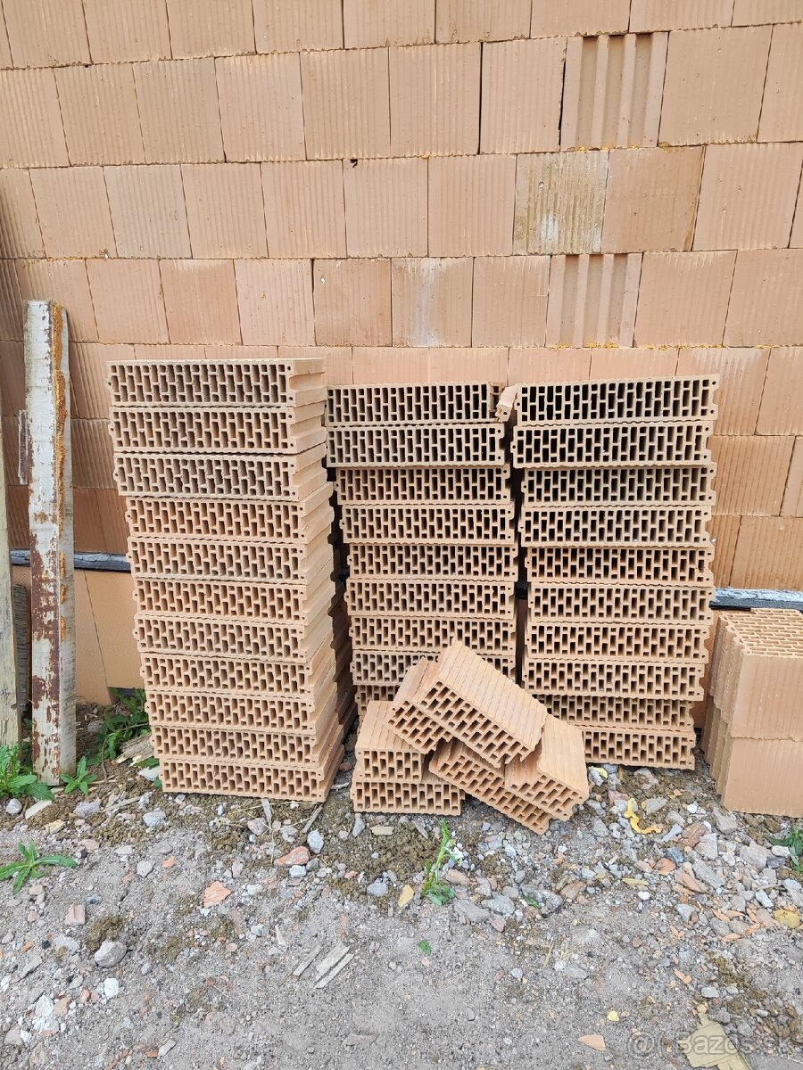 Predám zostatok tehly na priečku