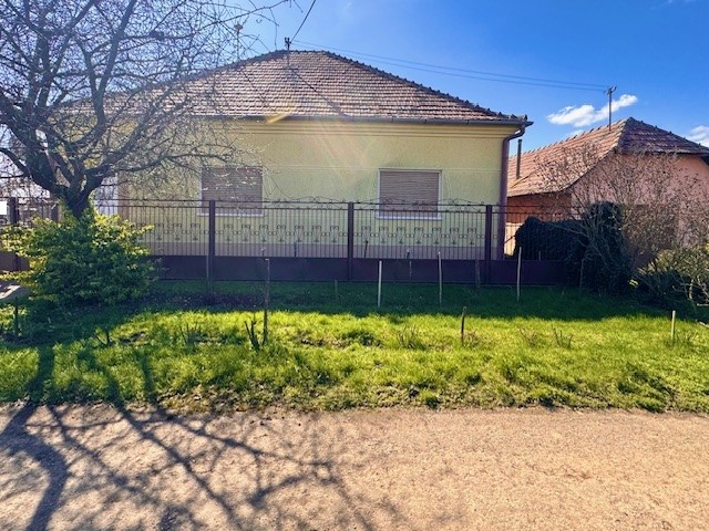 Predaj rodinný dom s dielňou, garážou a záhradou, Rúbaň