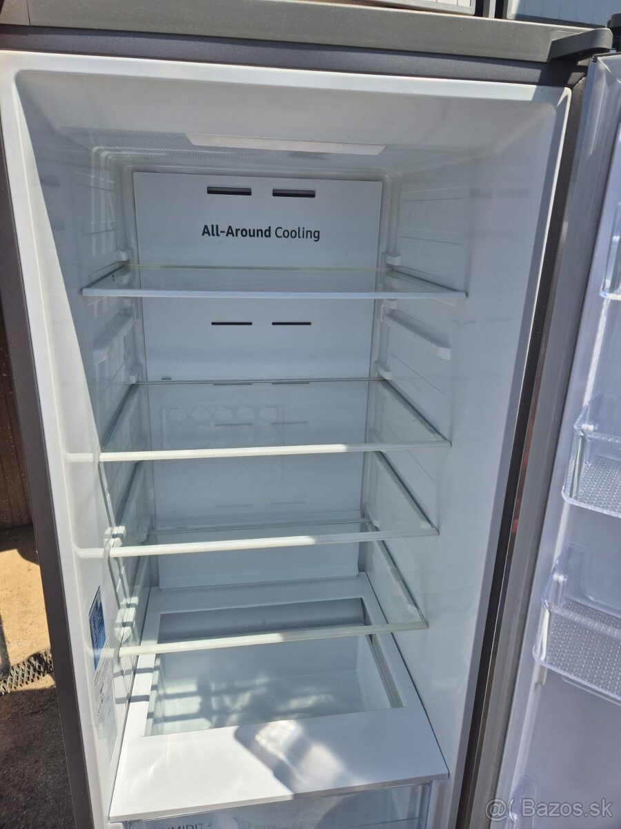 Chladnička s mrazničkou Samsung RB38T600DSA/EF strieborná
