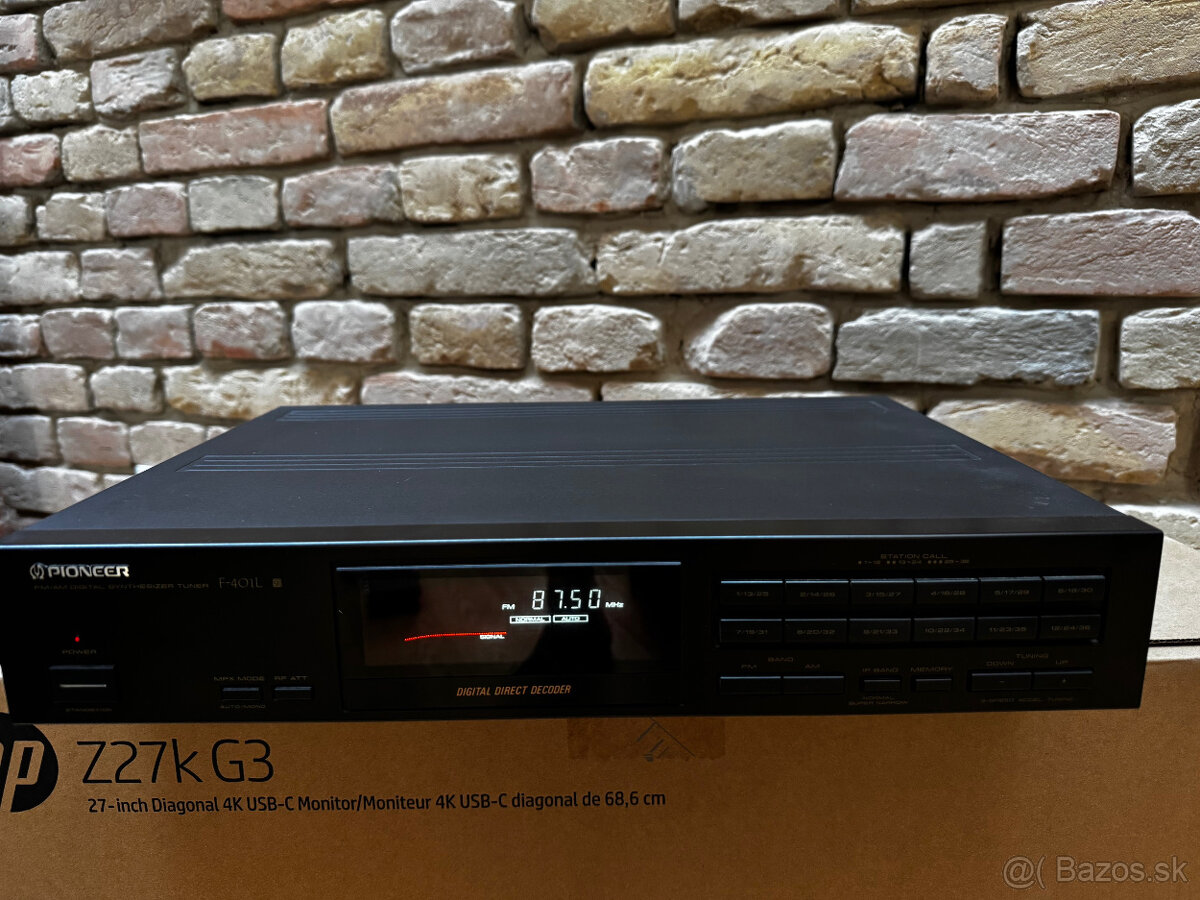 Pioneer FM/AM Digital Synthesizer Tuner F - 401L