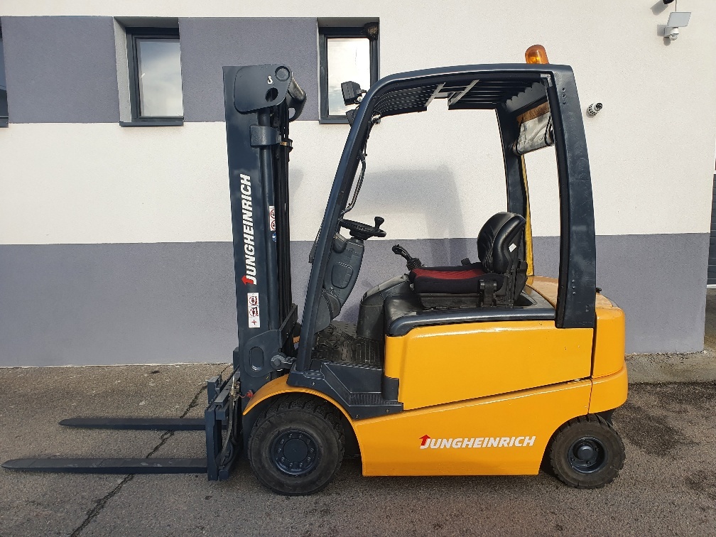 Vysokozdvižný vozík AKU Jungheinrich 2,5t triplex