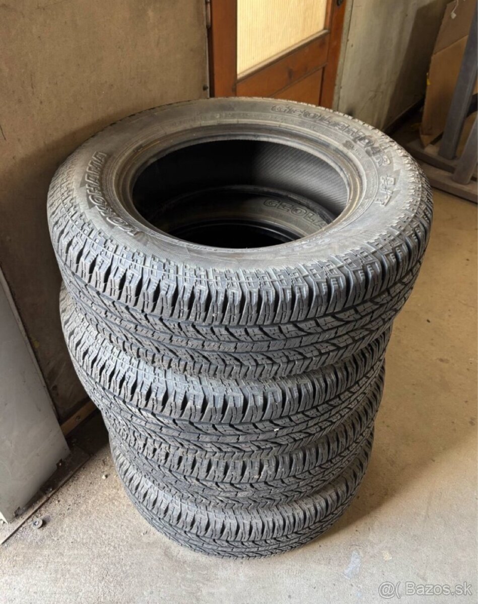 Celoročne Pneu 205/70 r15 Yokohama Geolandar zanovne Jimny