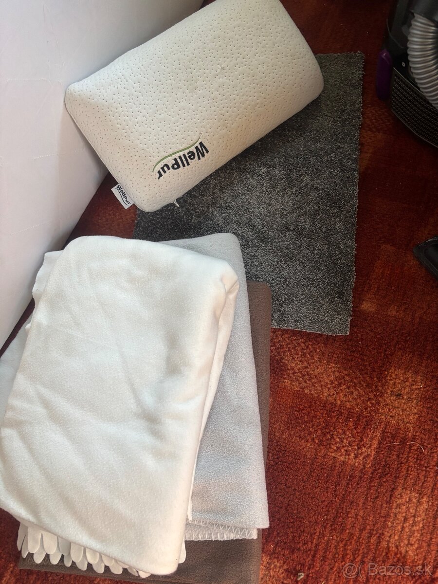 Tri prikrývky, deka a vankúš