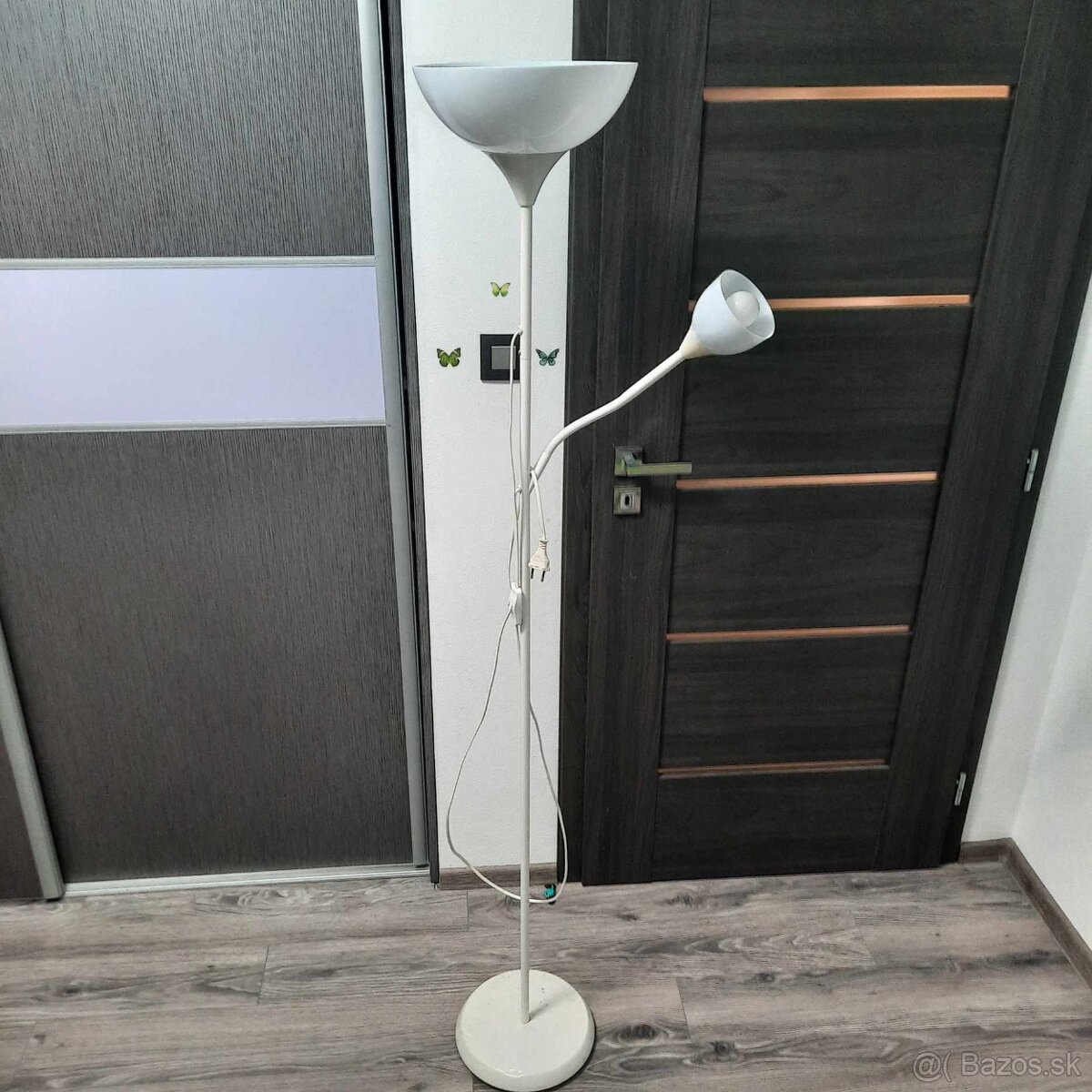 Predám voľne stojacu lampu