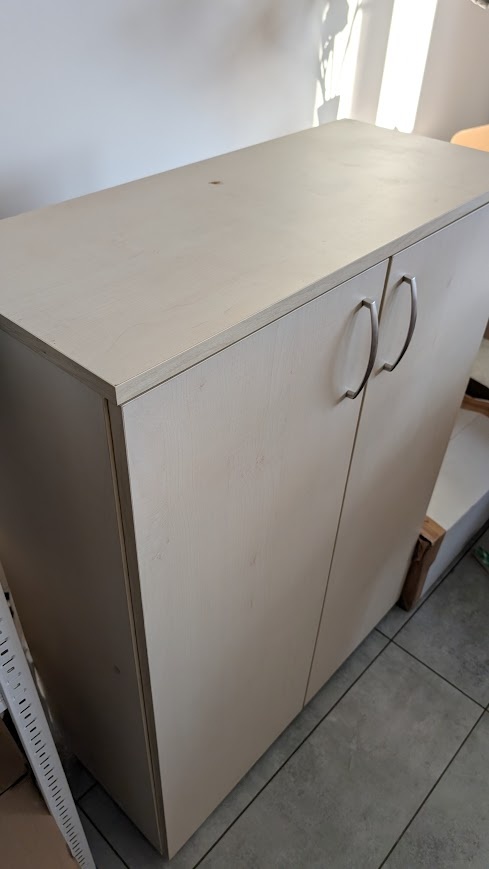 Predám kancelárske skrinky a police – rôzne typy