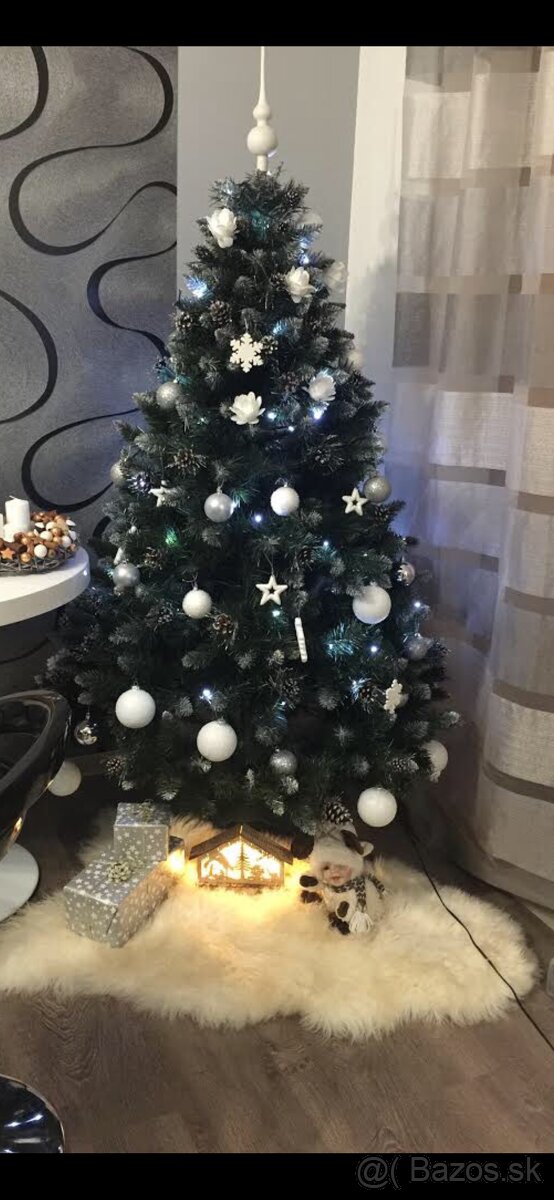 Umelý vianočný stromcek