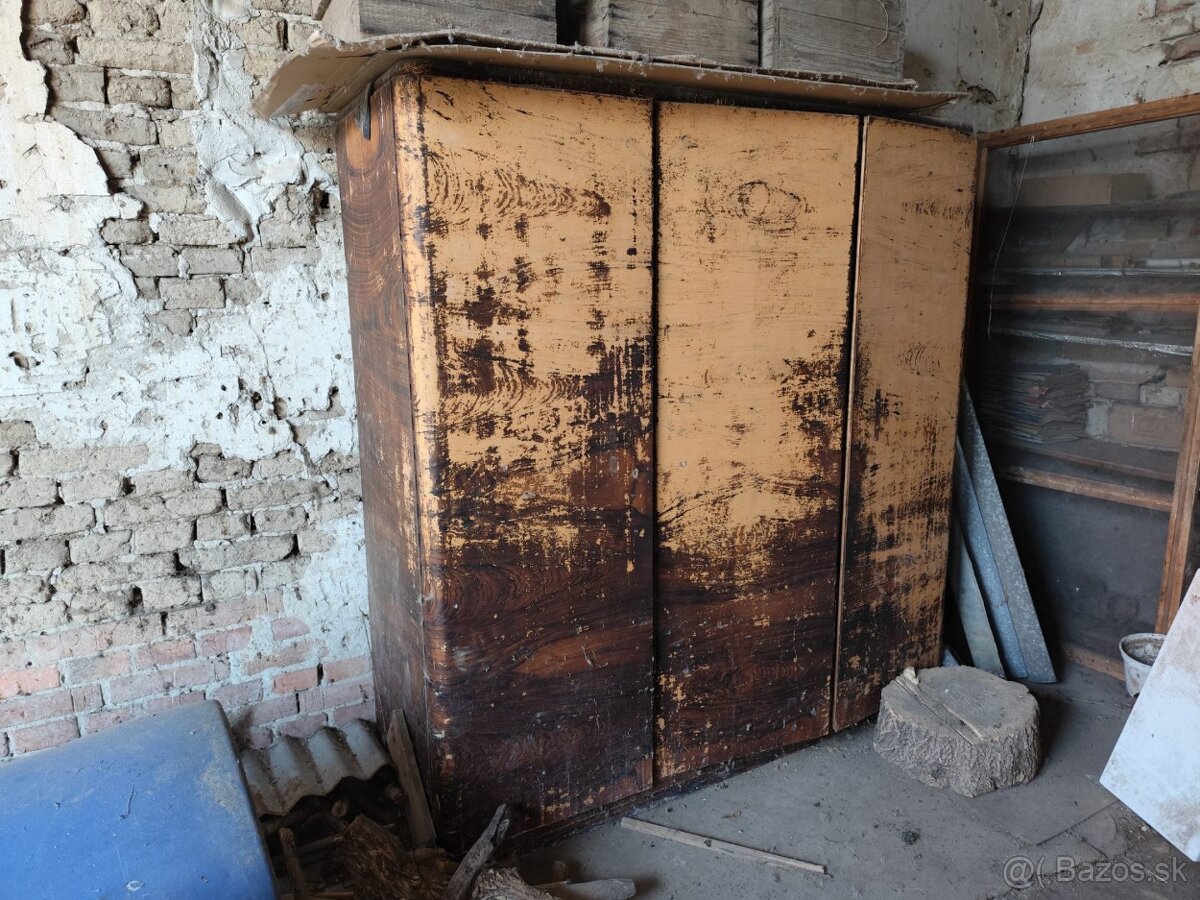 DARUJEM 2 SKRINE -------- kvalitné a tvrdé drevo