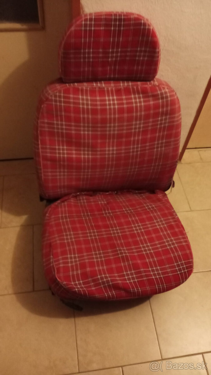 Sedačky zo škody 120
