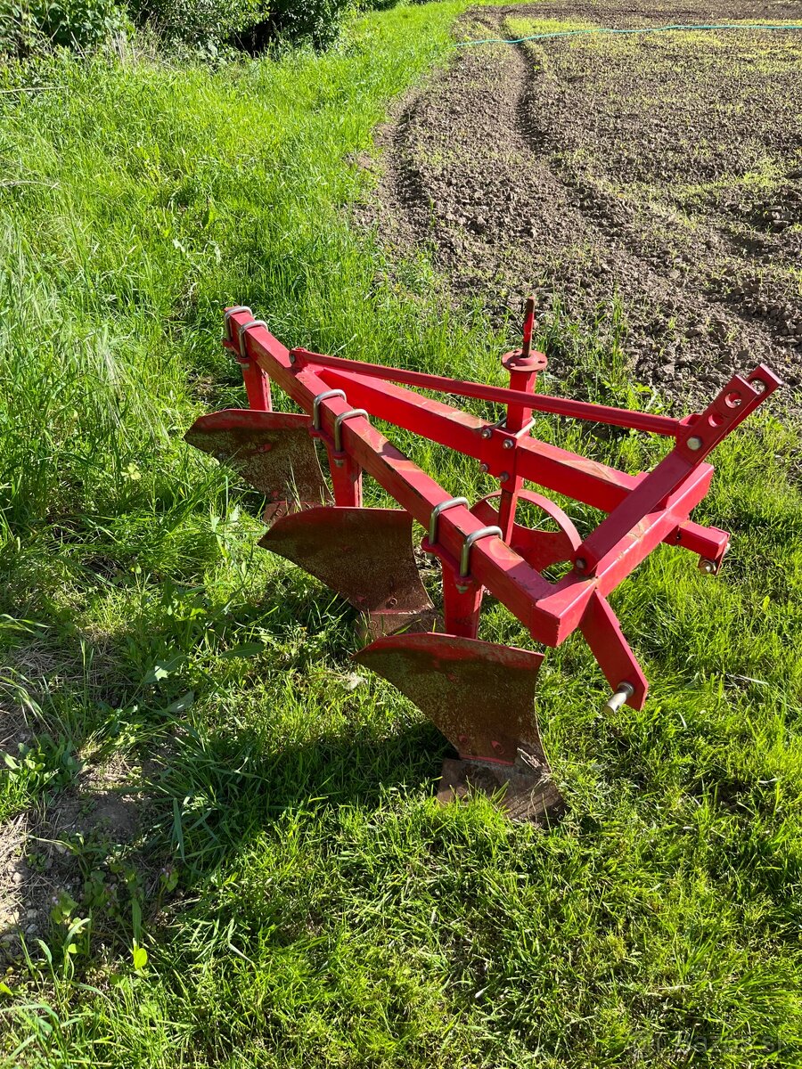 Predám pluh trojak za malotraktor