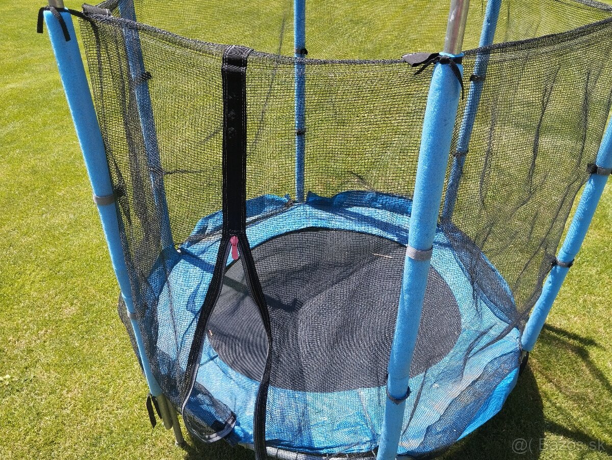 Trampolína