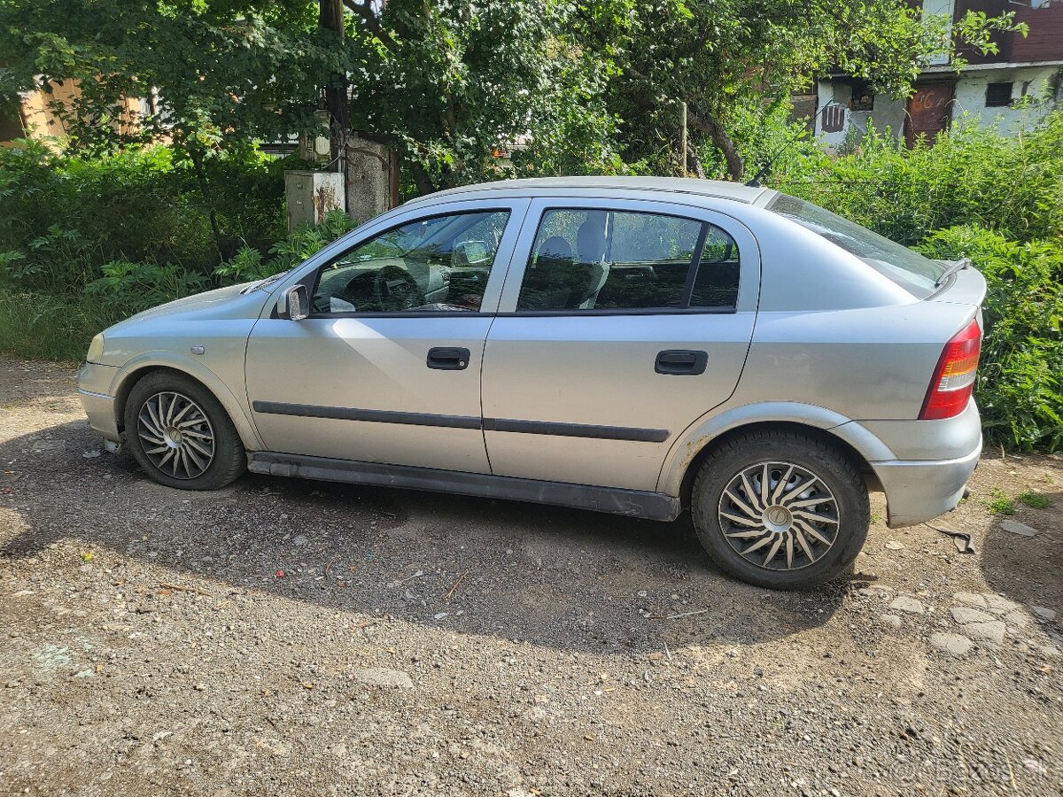 Opel astra g 1.4 benzín sedan