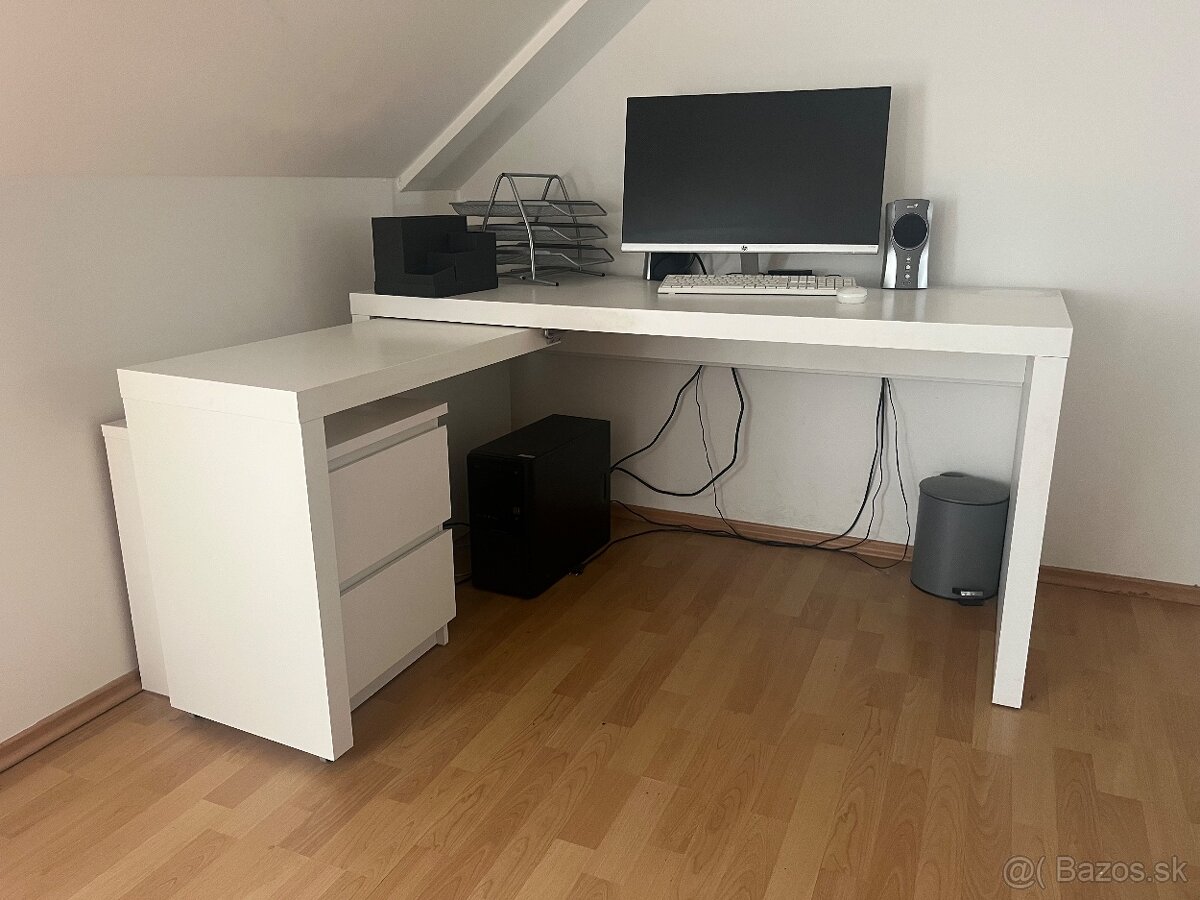 Moderný rohový pracovný stôl s úložným priestorom