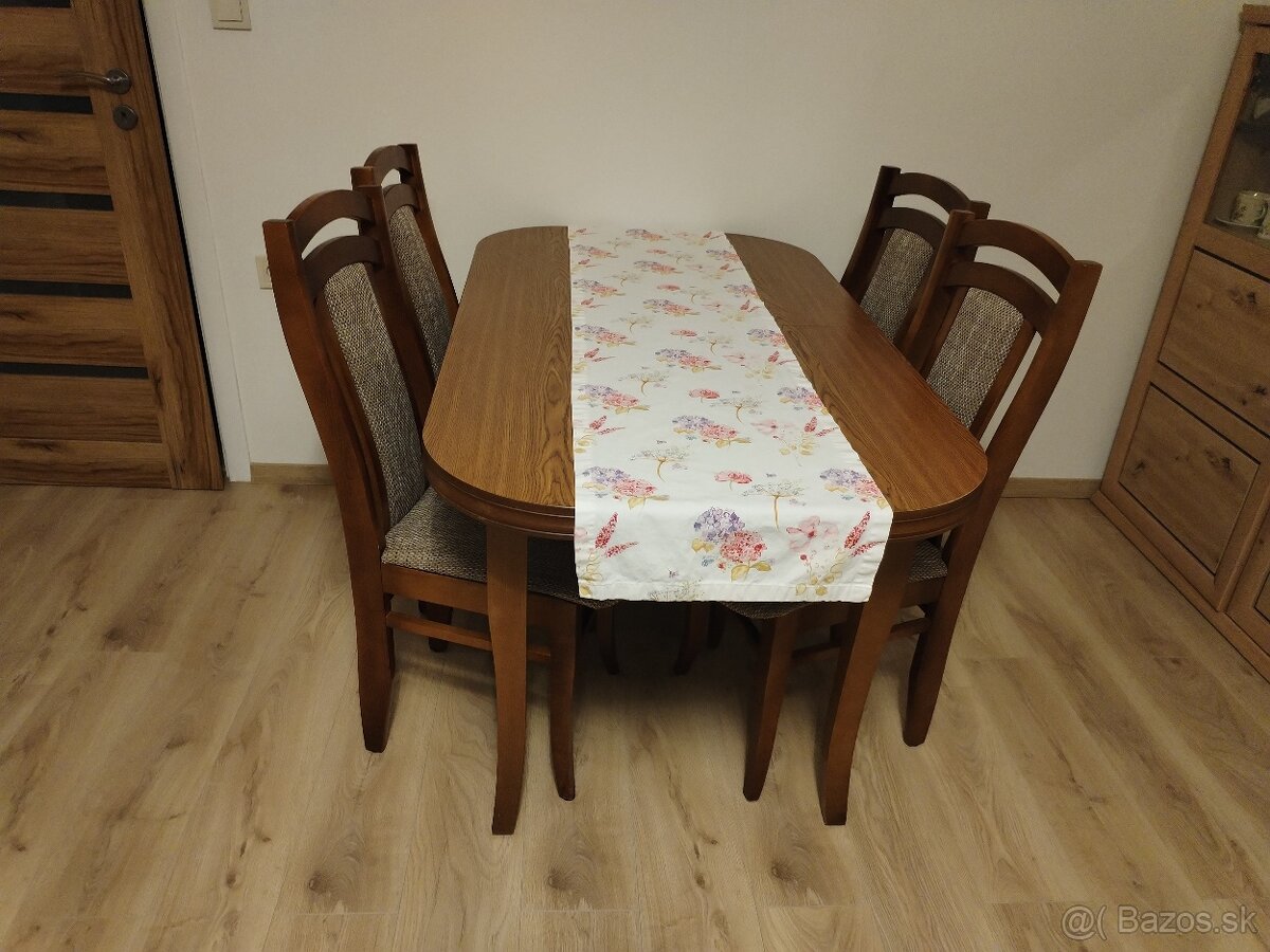 Jedálenský stôl + 4 stoličky