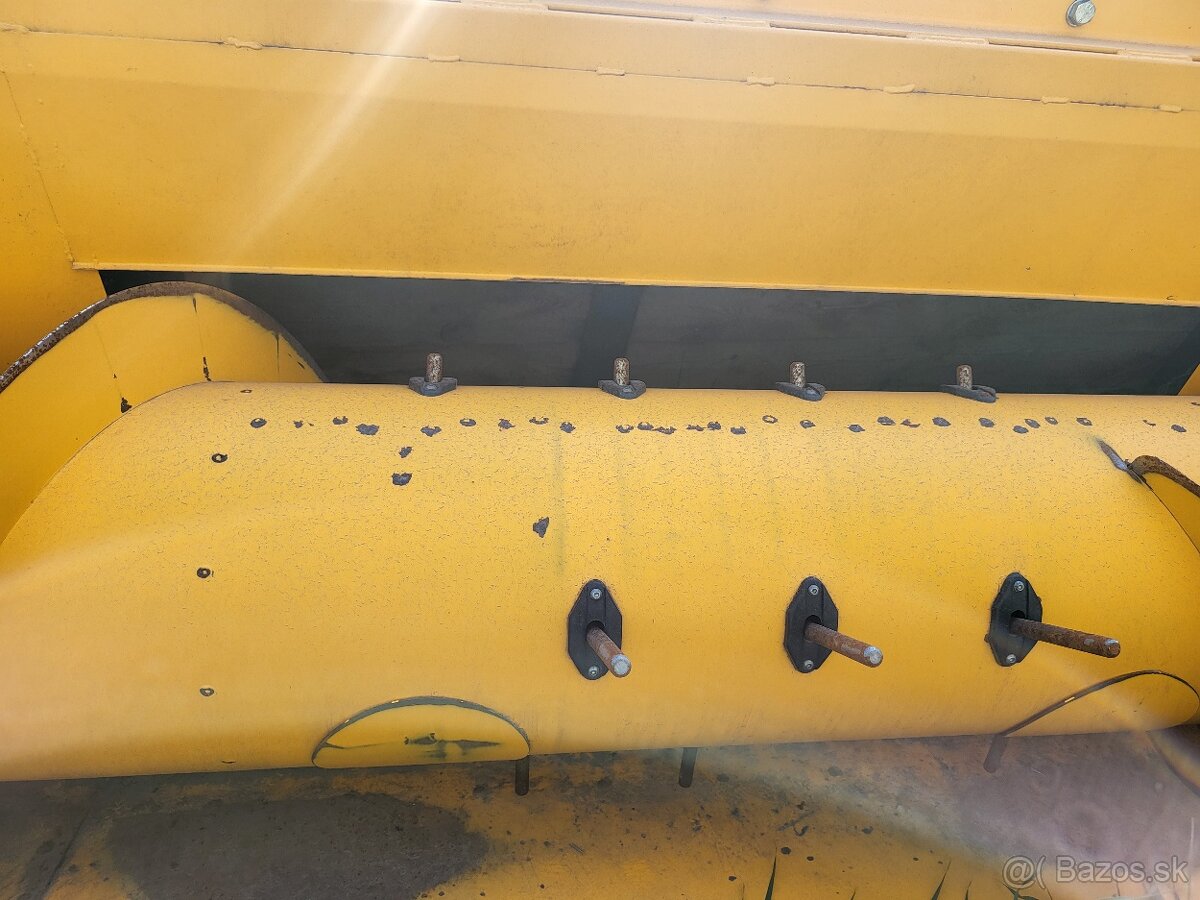 Kosa na dvojfázový zber plodín so zberačom