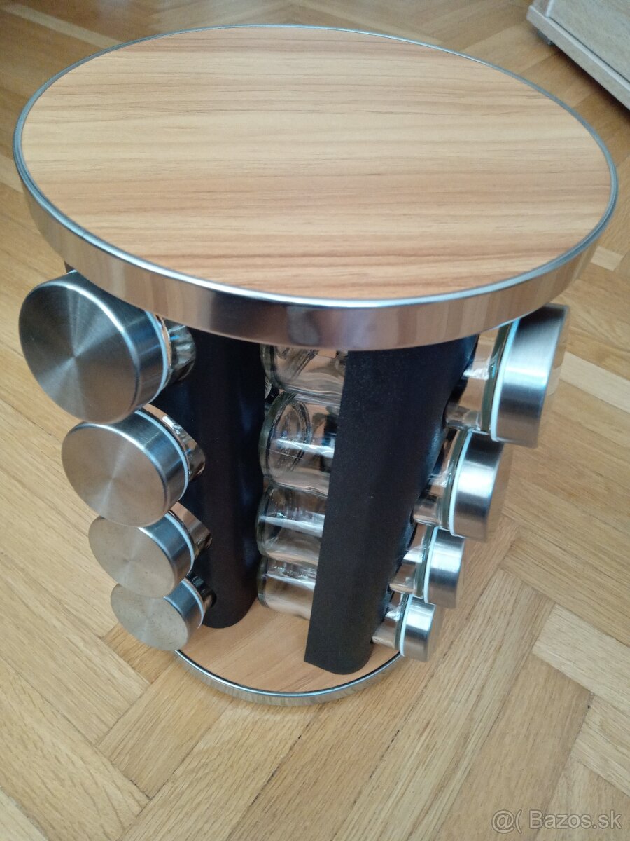 Stojan na koreničky