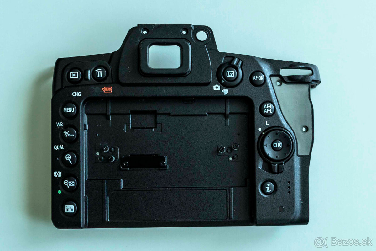 NIKON 780 zadný kryt