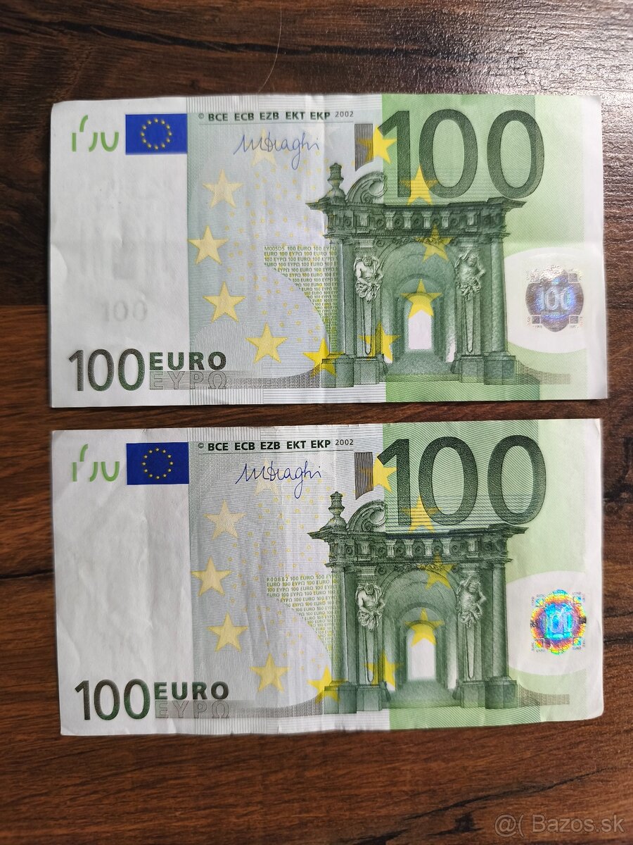 100 eurové bankovky
