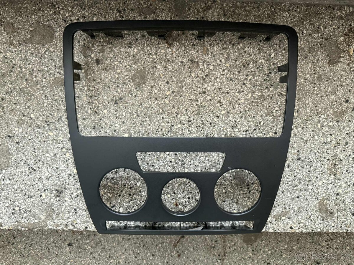 Rámček na autorádio Škoda Octavia 2