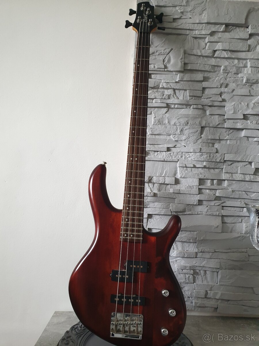 Basgitara Cort