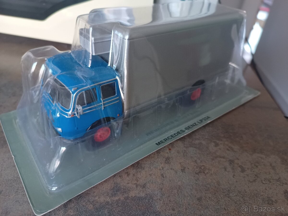 1:43 Mercedes Benz