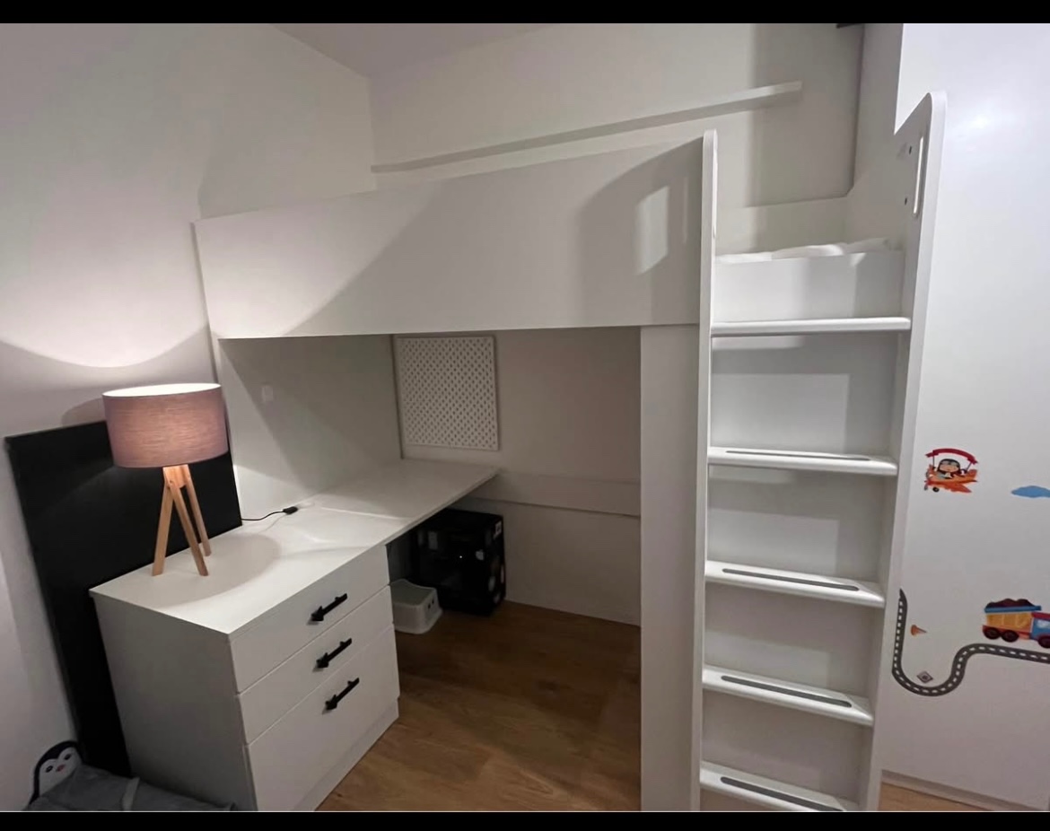 Poschodová posteľ Ikea, skrine