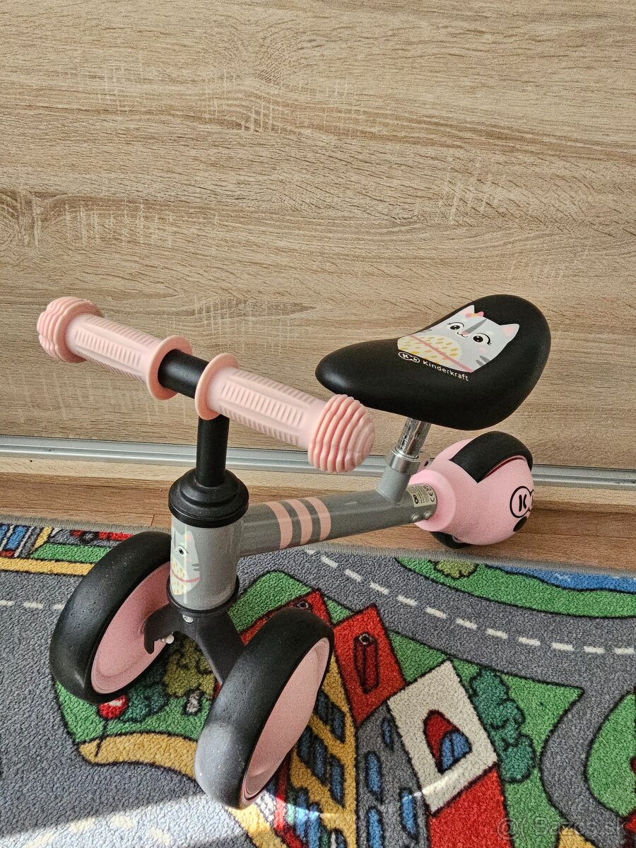 KinderKraft CUTIE ružové odrážadlo