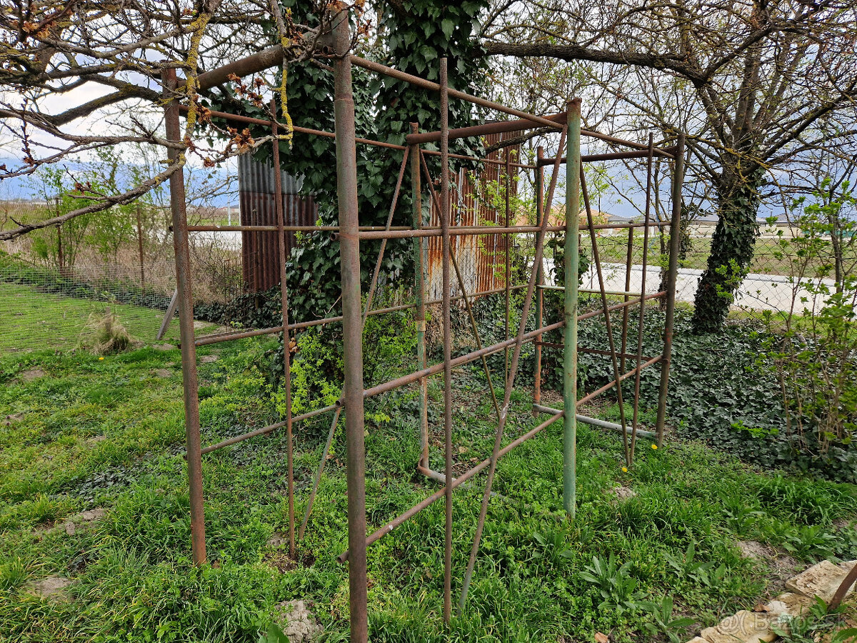 Pevná oceľová konštrukcia (d. 3m, š. 1m, v. 2,1m)