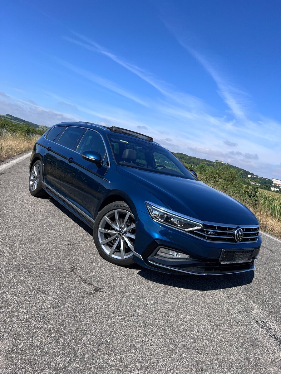 VW PASSAT 147kW IQ LIGHT / PANORÁMA / AMBIENT / 3X R-LINE