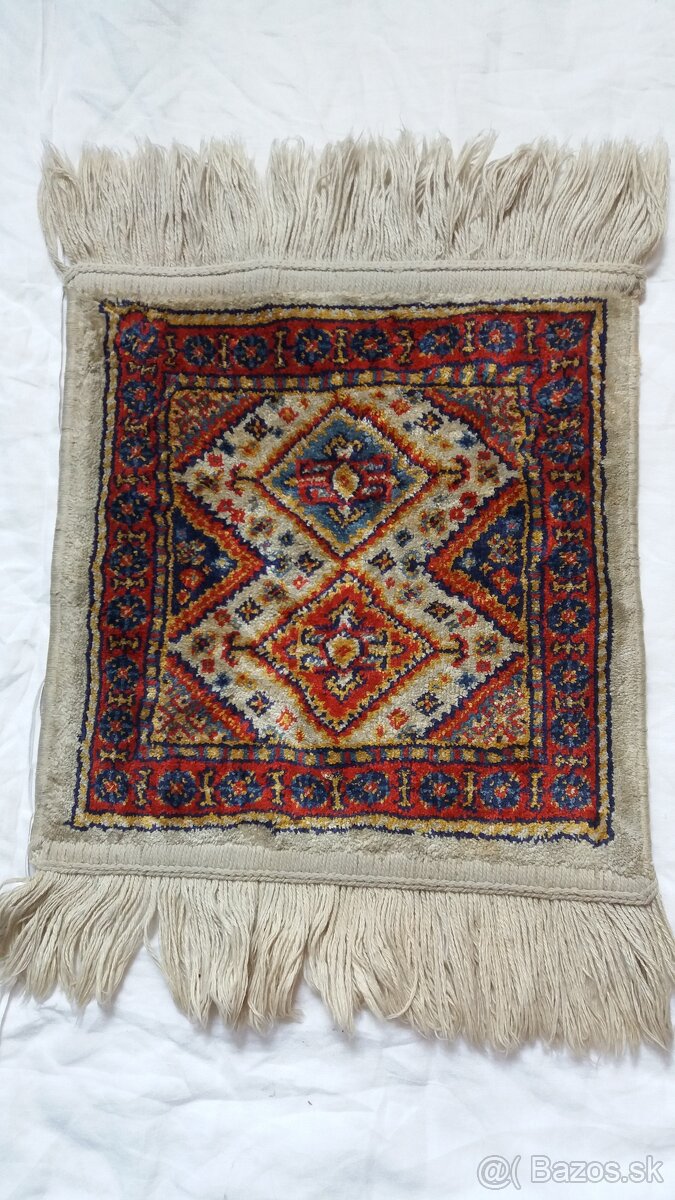 starožitný koberček 30 x 30 cm,  cena 30