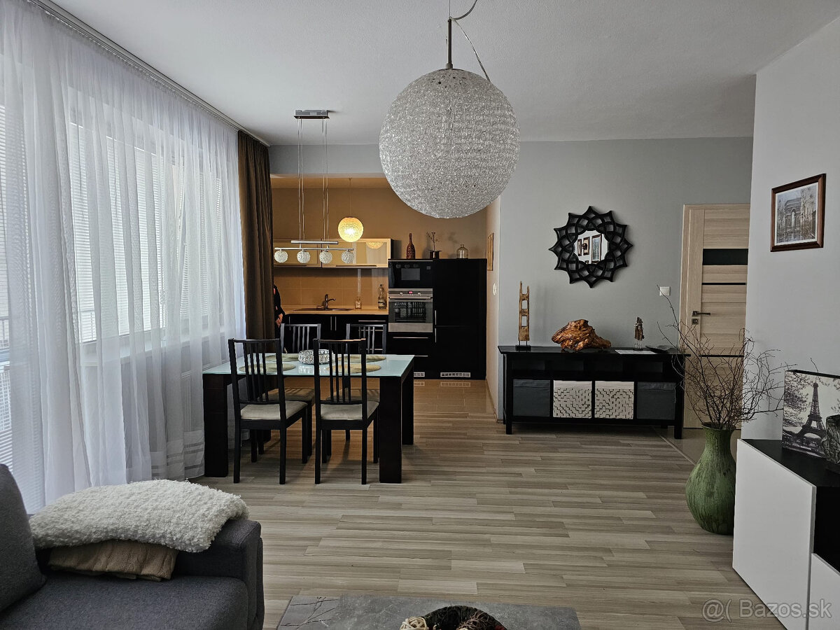 SENEC – NA PRENÁJOM – kompletne zariadený 2izbový byt v cent