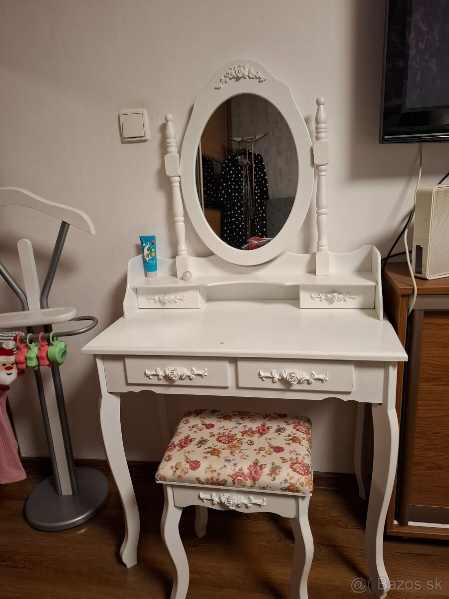 Toaletny stolik detsky