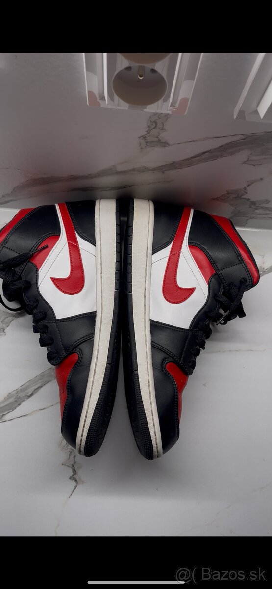 Nike Jordán 1 Mid Fire Red 2023