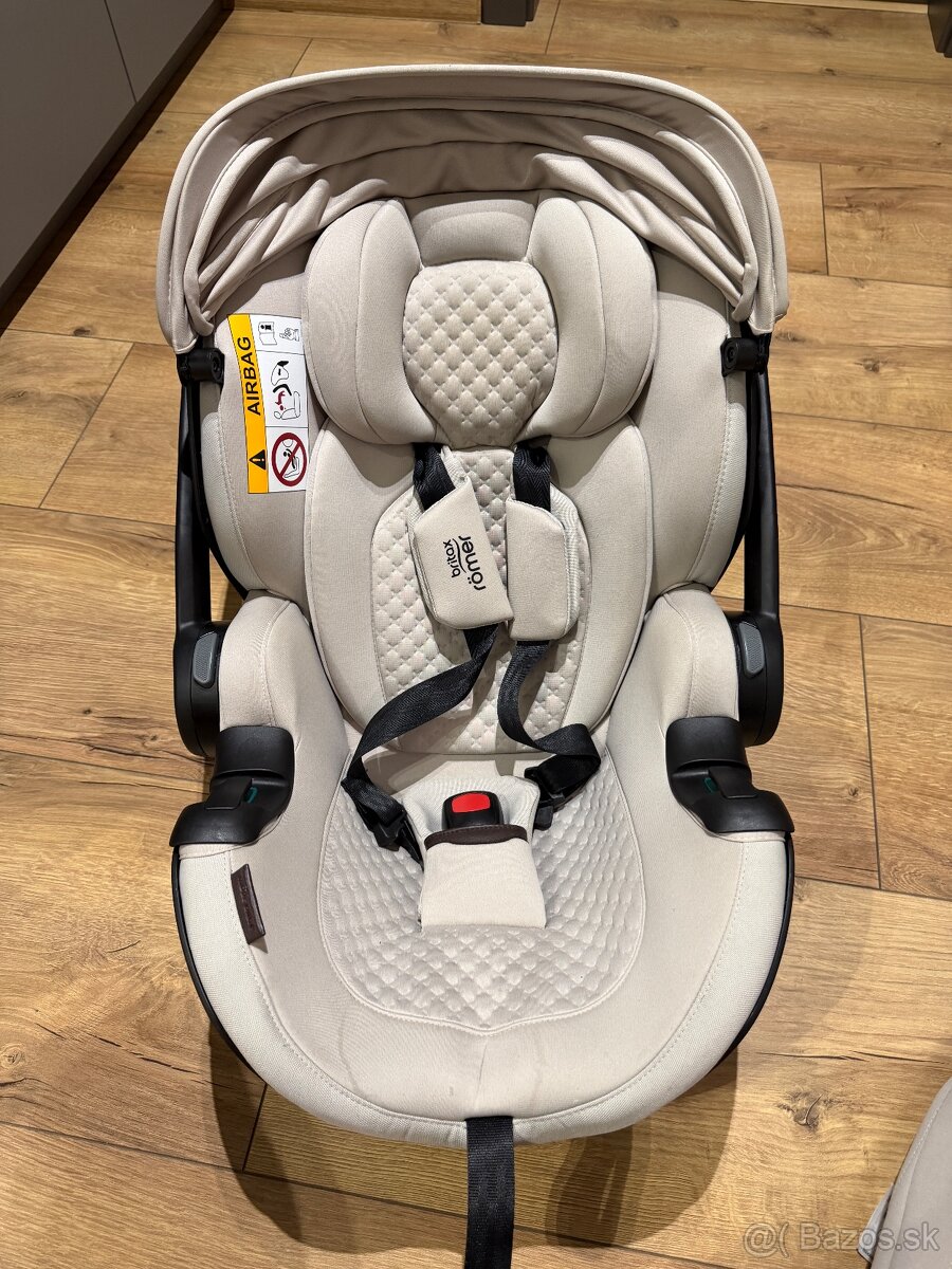 Autosedačka(vajíčko) Romer Britax + podstavec